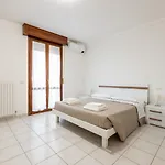 Guesthost - Ca' Mastro Bright Flat With Parking Apartamento *