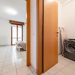 Guesthost - Ca' Mastro Bright Flat With Parking *