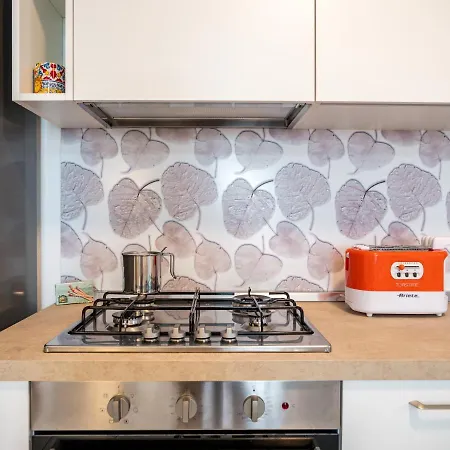 Guesthost - Ca' Mastro Bright Flat With Parking *