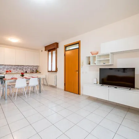 Appartement Guesthost - Ca' Mastro Bright Flat With Parking