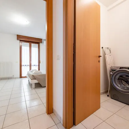 Guesthost - Ca' Mastro Bright Flat With Parking *